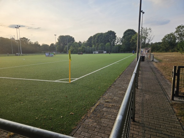 Bezirkssportanlage Furtwängler Straße Platz 2 - Hilden