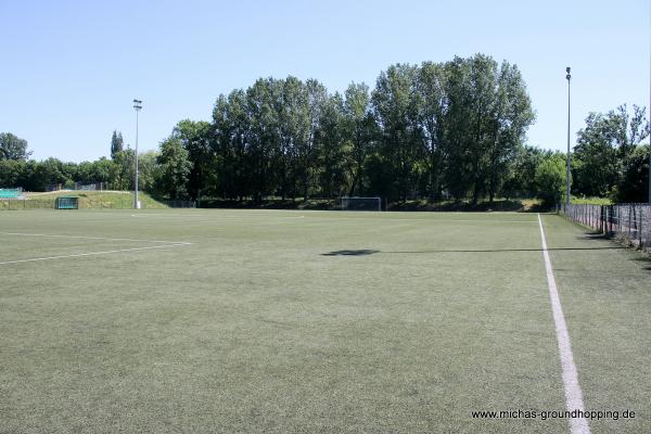 Stadion im. Józefa Pawełczyka obok - Czeladź