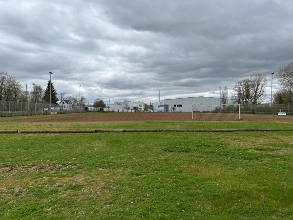 Sportplatz Unter der Bahn - Mülheim-Kärlich-Urmitz Bahnhof