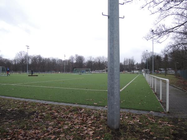 Sportpark am Stadtpark Platz 2 - Frankfurt/Main-Höchst