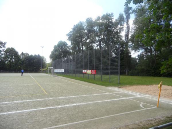 Kunstrasen hinter der Tribüne - Herford