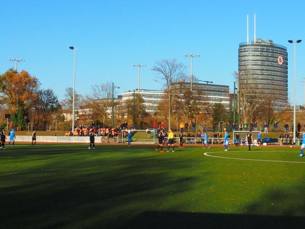 Bezirkssportanlage Pariser Straße - Düsseldorf-Heerdt