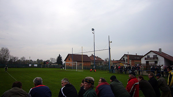 Fotbalový stadion TJ Sokol Ovčáry - Ovčáry