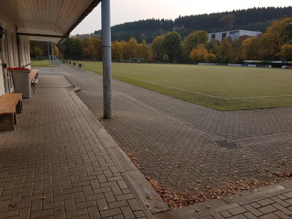 Sportplatz Hofwiese - Lennestadt-Kirchveischede