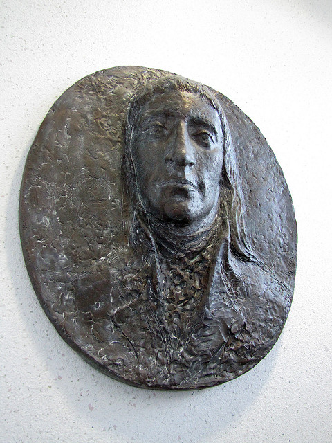 GutsMuths-Büste im Foyer der Halle