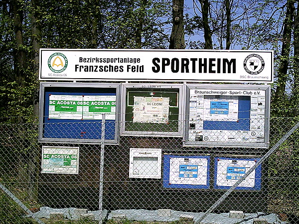 Konrad-Koch-Stadion der Bezirkssportanlage Franzsches Feld - Braunschweig