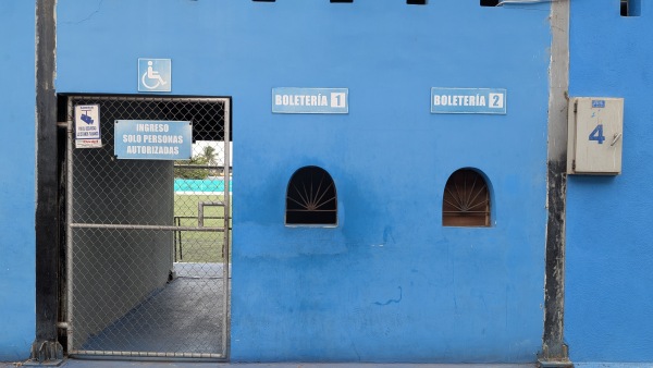 Estadio Sintético de Miraflores - Puerto Ayora, Santa Cruz, Galápagos