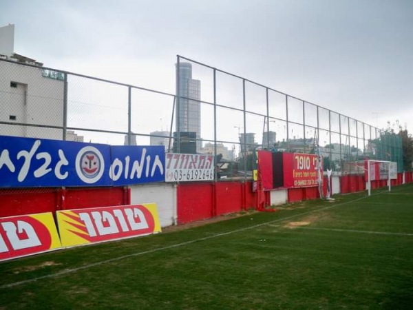 HaMakhtesh Stadium - Givʿatajim