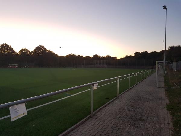 Uwe-Becker-Stadion Nebenplatz - Worms-Pfeddersheim