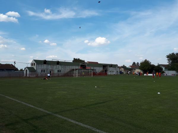 Stadion FK Budućnost - Dobanovci