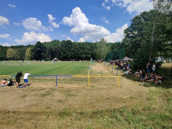 Parkstadion - Hirschstein-Neuhirschstein