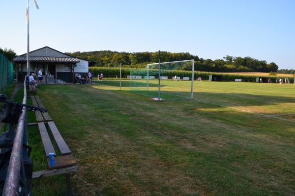 Sportanlage an der B1 - Elze-Mehle