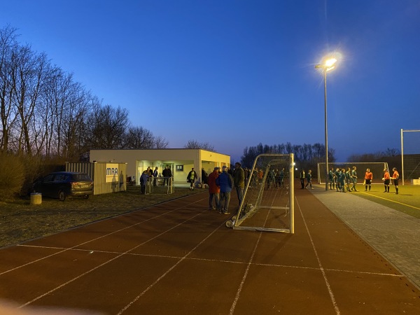 Sportplatz an der Nashorn-Grundschule - Oberkrämer-Vehlefanz