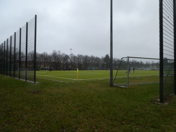 Friedrich-Ebert-Stadion Nebenplatz 2 - Berlin-Tempelhof