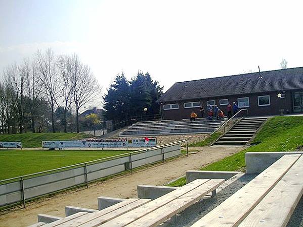 Ernst-Wagener-Stadion - Steinburg-Eichede