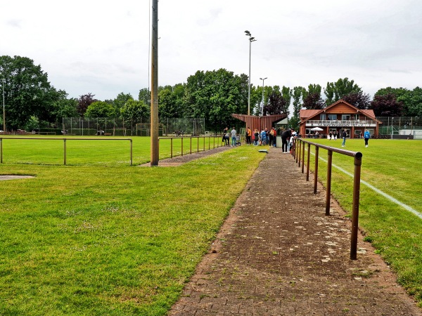 Römerstadion Nebenplatz - Salzkotten-Mantinghausen