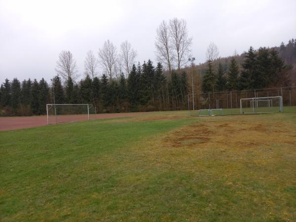 Sportplatz an der Schule - Atzelgift