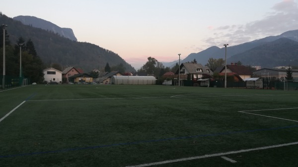 Športni park Podmežakla - igrišče z UT - Jesenice