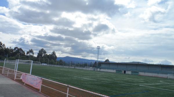 Campo de Fútbol Novo Doce - Padrón, GA