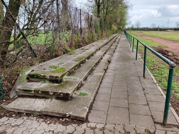 Sportplatz an der Schule - Düsseldorf-Wittlaer