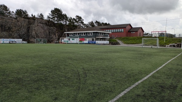 Skålevik idrettsplass - Fjell