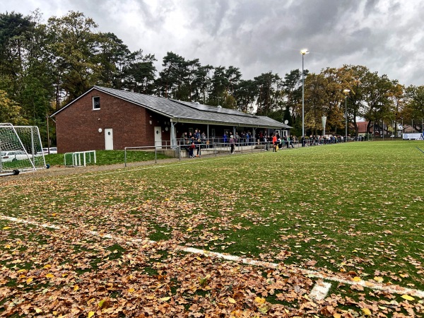 Sportplatz Schatenweg - Paderborn-Schloß Neuhaus
