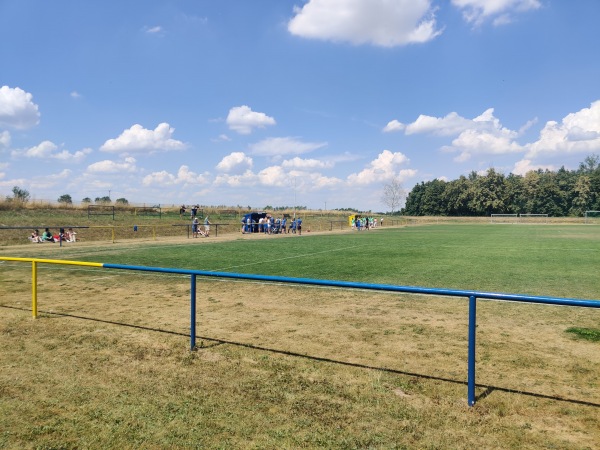 Parkstadion - Hirschstein-Neuhirschstein