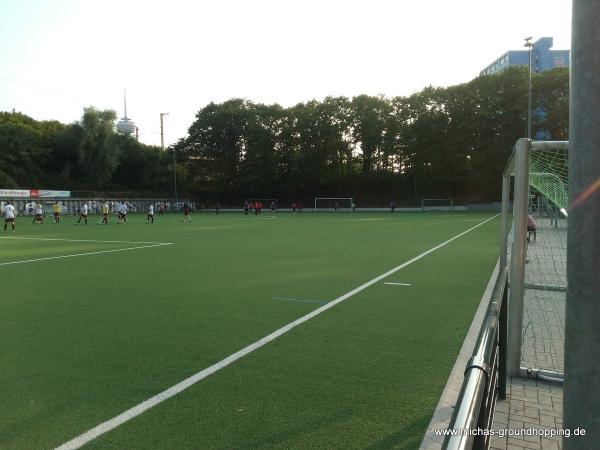 Olympiastadion im Gleisdreieck - Köln-Nippes