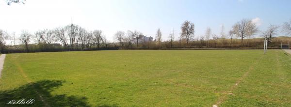 Schul- und Sportzentrum Senden - Platz hinter Dreifachturnhalle - Senden/Bayern