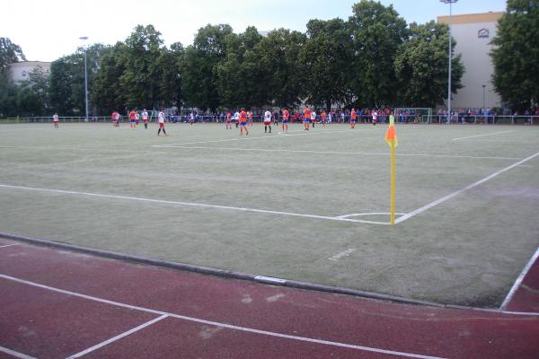 Post-Sportplatz - Magdeburg-Stadtfeld West