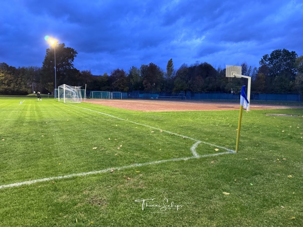 Blau-Weiß-Platz im Sportpark Hildesheim - Hildesheim