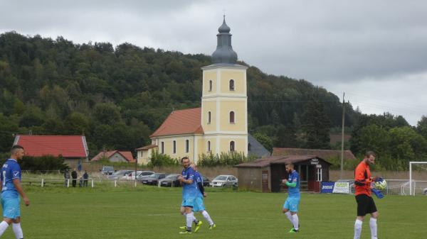 Stadion Wiejski w Dzikowcu - Dzikowiec