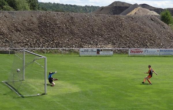 Sportplatz an der Halde - Hergisdorf-Kreisfeld