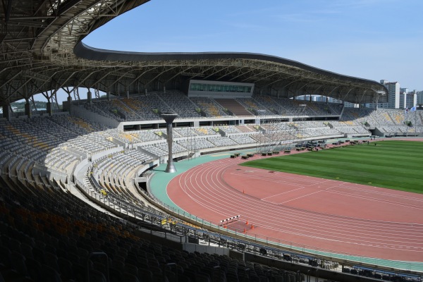 Hwaseong Sports Town Main Stadium - Hwaseong