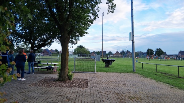 Paradiesstadion Nebenplatz 1 - Rees-Mehr