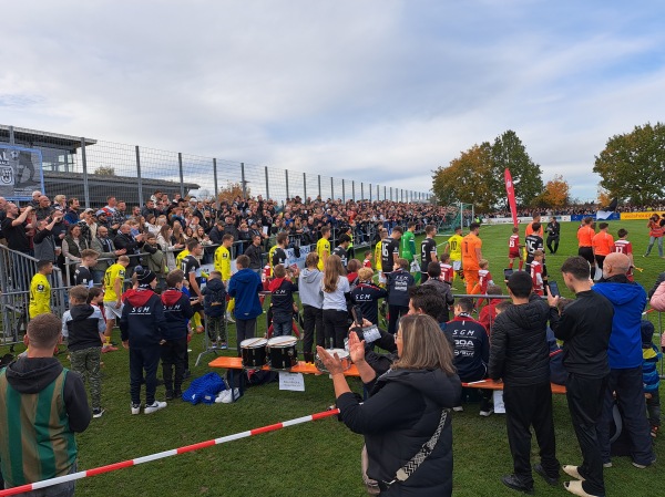 Temporäre Tribüne für das Pokalspiel gegen Ulm