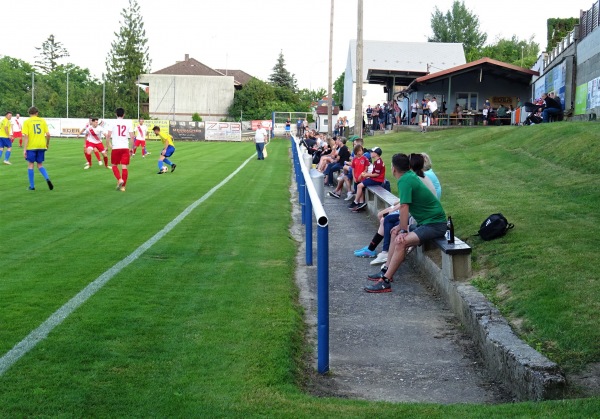 Sportplatz Schrattenberg - Schrattenberg