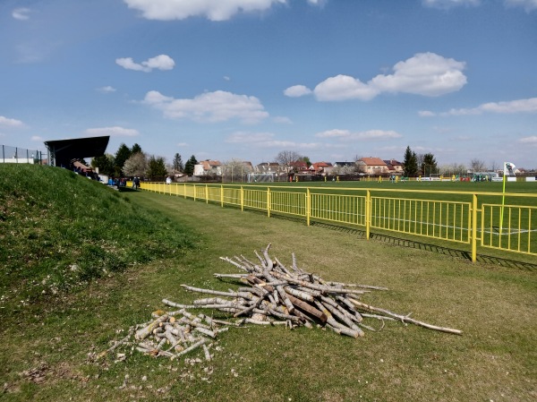 Fotbalové hřiště Hroznová Lhota - Hroznová Lhota