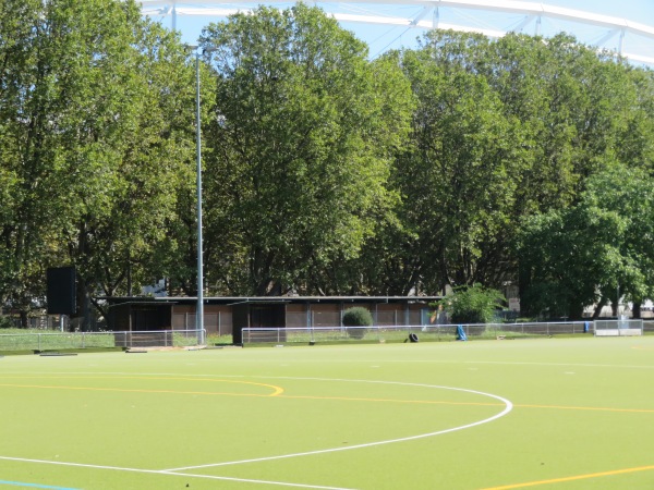 Bezirkssportanlage NeckarPark - Mercedesstraße Hockey-Platz - Stuttgart-Bad Cannstatt