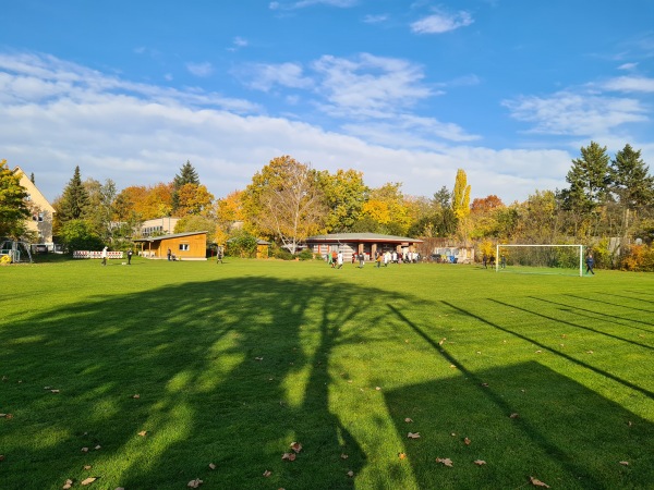 Sportplatz an der Dorfkirche 2 - Berlin-Marienfelde