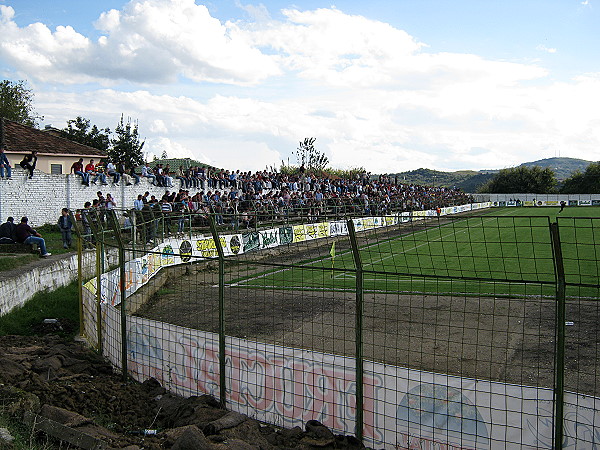 Stadiumi Shkumbin - Peqin