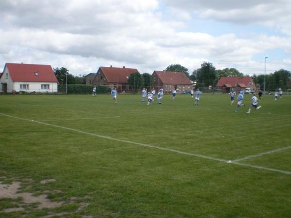 Sportplatz an der B110 - Dargun-Zarnekow