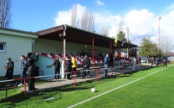 Futbalový štadión Kostolné Kračany - Kostolné Kračany-Šipošovské Kračany