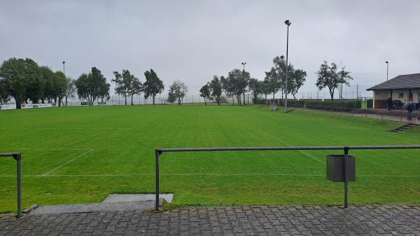 Sportplatz Karlshausen - Karlshausen