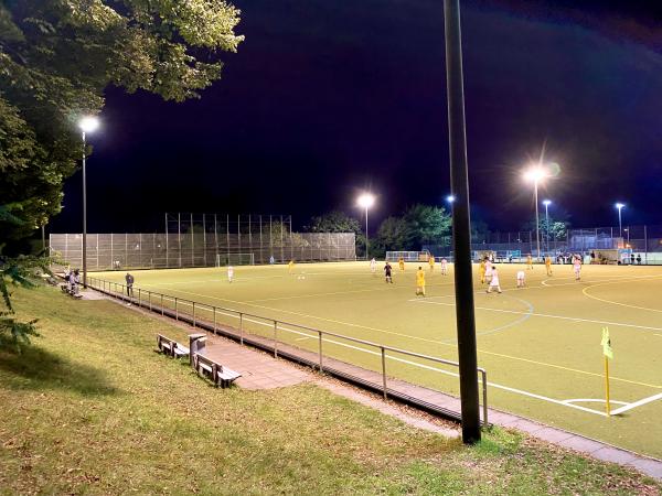 Hubertus-Sportplatz 4 - Berlin-Grunewald