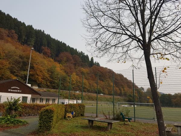 Sportplatz Hofwiese - Lennestadt-Kirchveischede