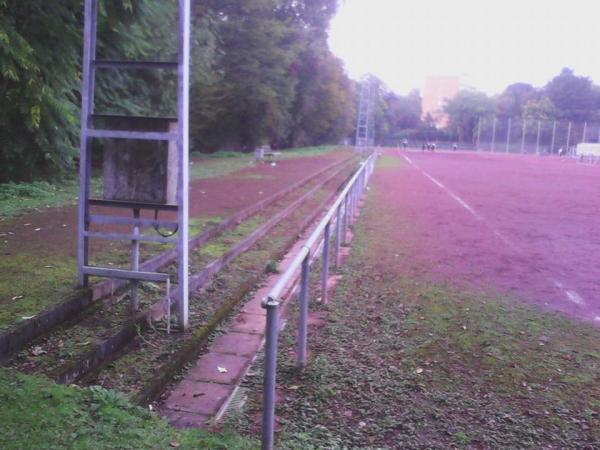 Sportanlage Biesterfeldstraße SW-Platz - Köln-Vogelsang