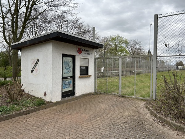 Sportplatz Unter der Bahn - Mülheim-Kärlich-Urmitz Bahnhof