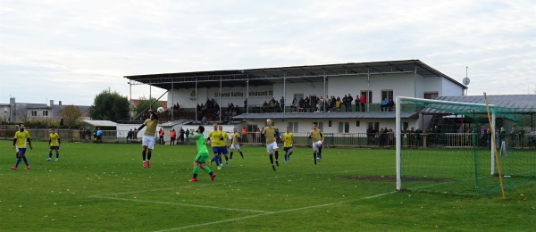 Futbalový štadión TJ Horné Saliby - Horné Saliby