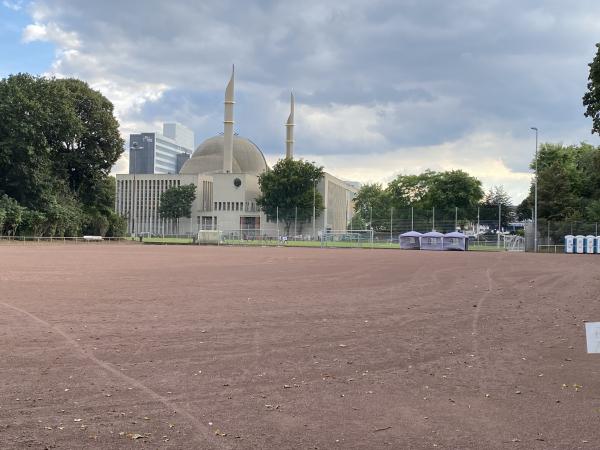 Prälat-Wolker-Anlage / Bezirkssportanlage Mitte Platz 2 - Köln-Ehrenfeld